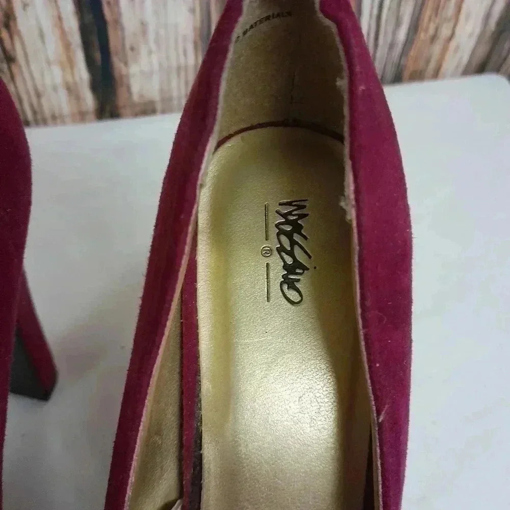 Heels‎ - Picture 2 of 9